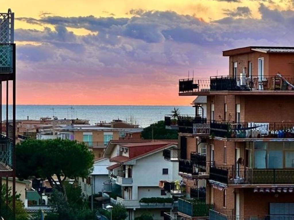 Attico / mansarda a Ladispoli in Via Nino Bixio - Foto 3