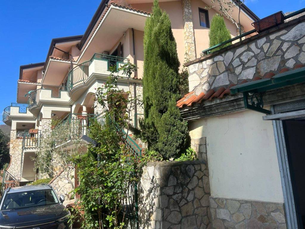 Villa a Mercogliano in Viale San Modestino - Foto 2
