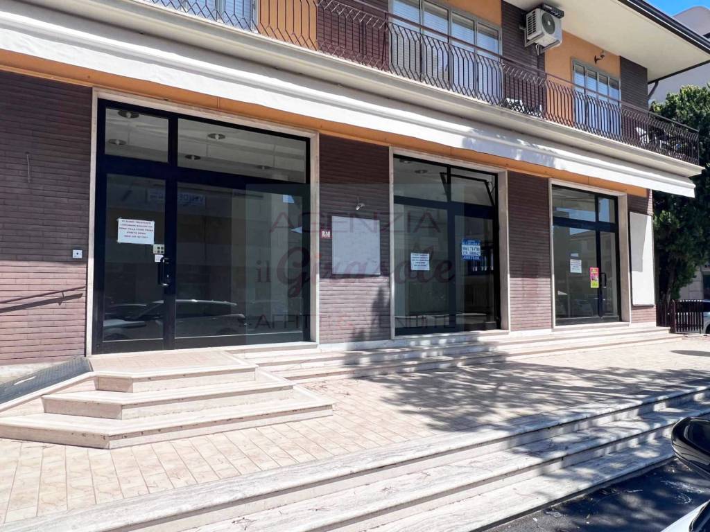 Immobile a Alba adriatica in Viale Giuseppe Mazzini, 37 - Foto 2