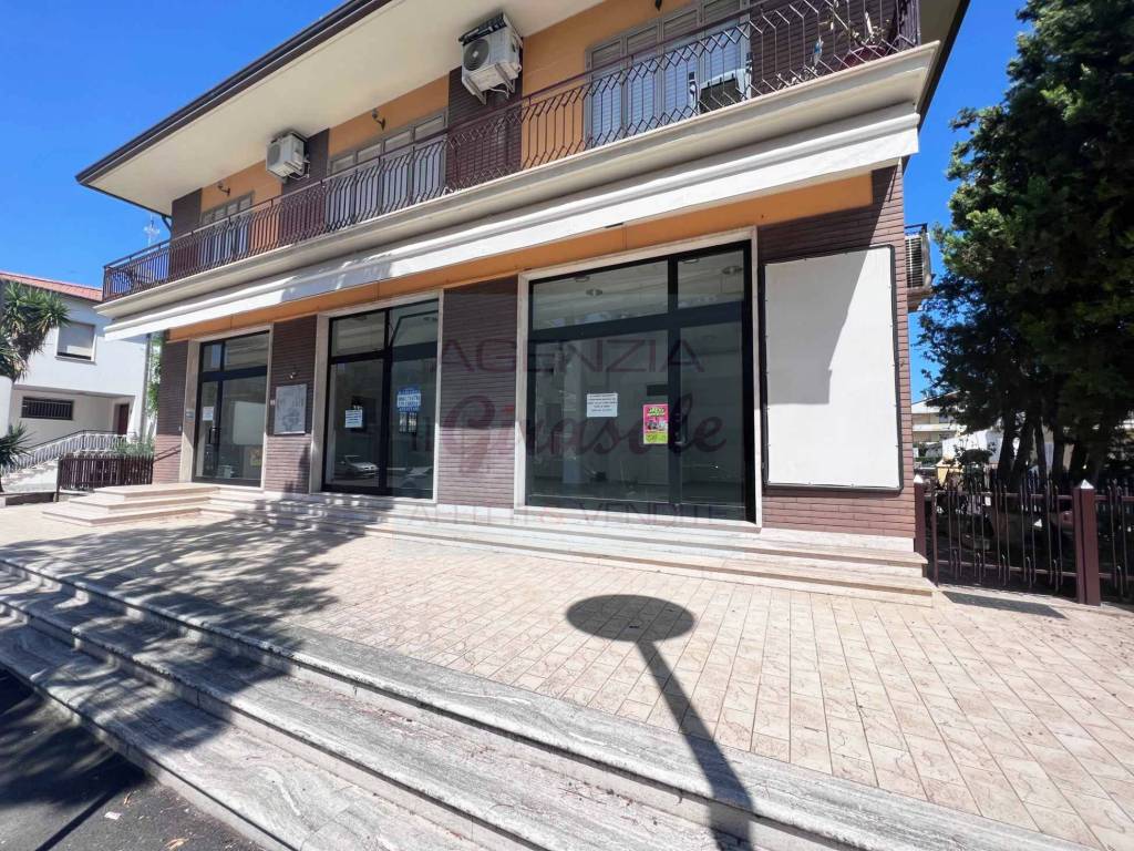Immobile a Alba adriatica in Viale Giuseppe Mazzini, 37 - Foto 3