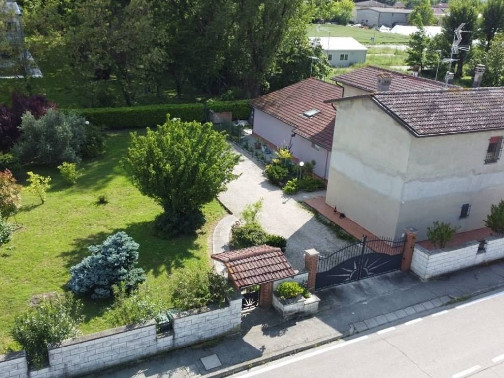Villa a Cento in Via Casoni, 18 - Foto 2
