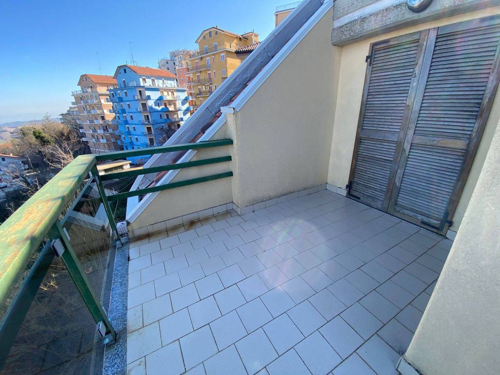 Attico / mansarda a Chieti in Viale Gran Sasso - Foto 2