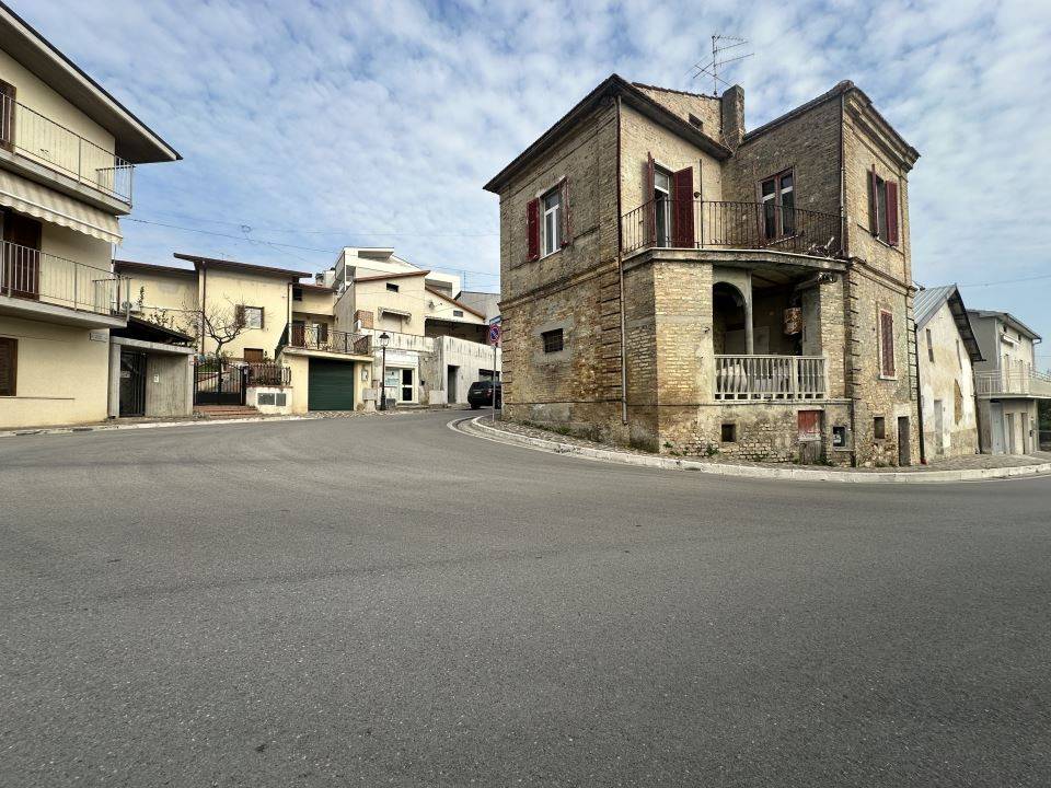 Casa indipendente a Corropoli in Viale Roma 59 - Foto 2