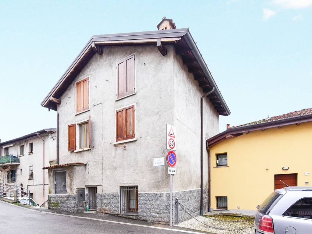 Appartamento a Nibionno in Via Nazario Sauro, 19 - Foto 2