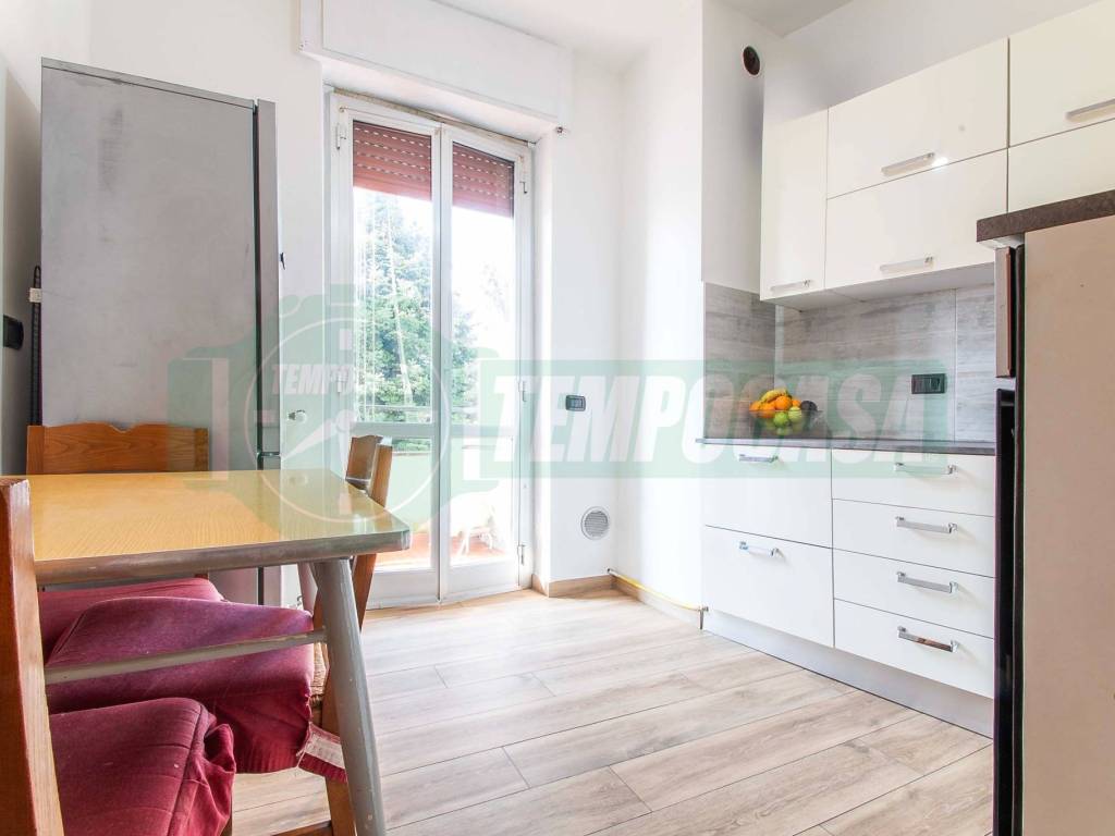 Appartamento a Tradate in Via Rodolfo Morandi, 4 - Foto 2
