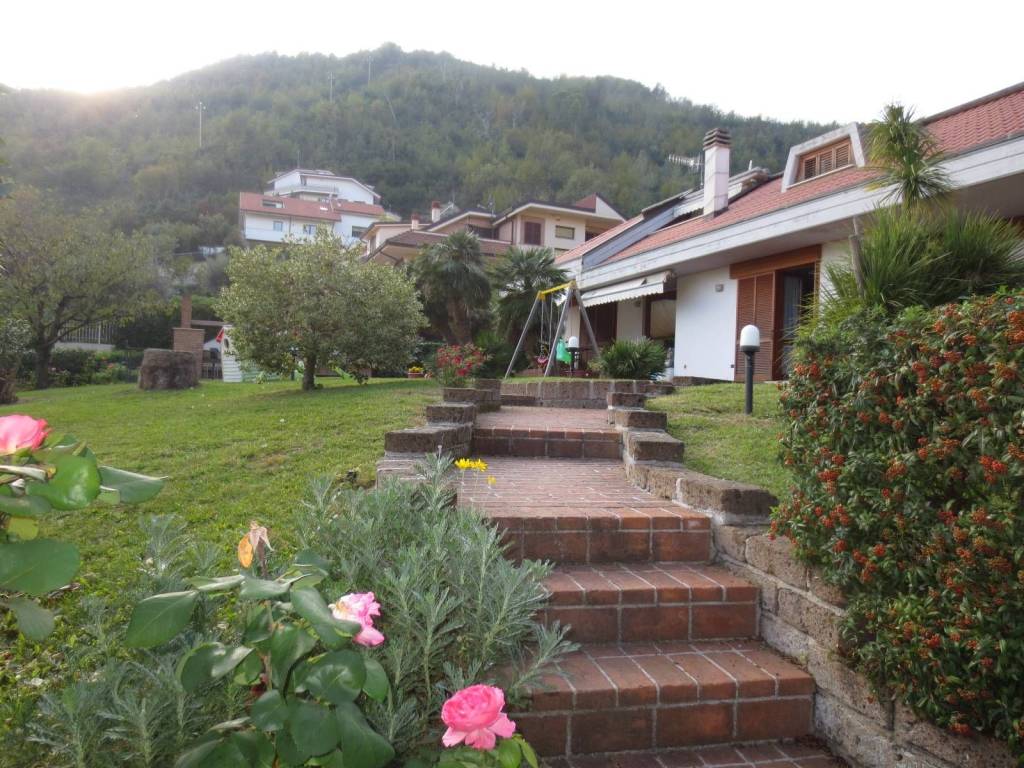Villa a Ascoli piceno in Via Domenico Cimarosa, 17 - Foto 2
