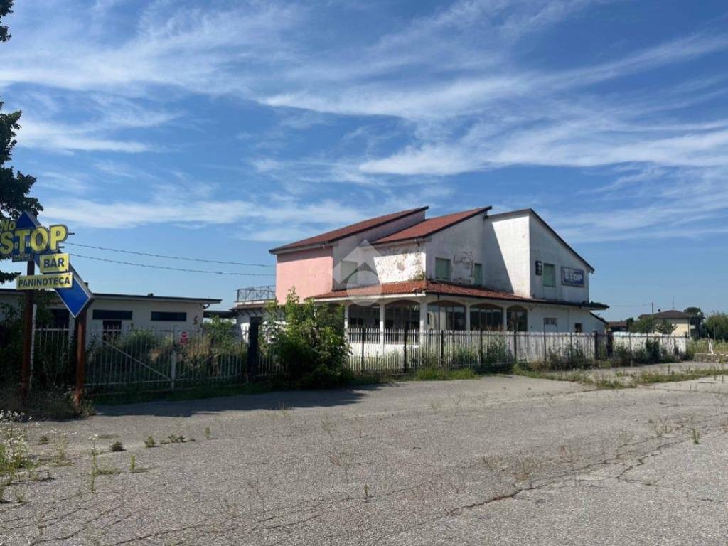 Villa a Crespiatica in Strada Statale 235, 6 - Foto 2