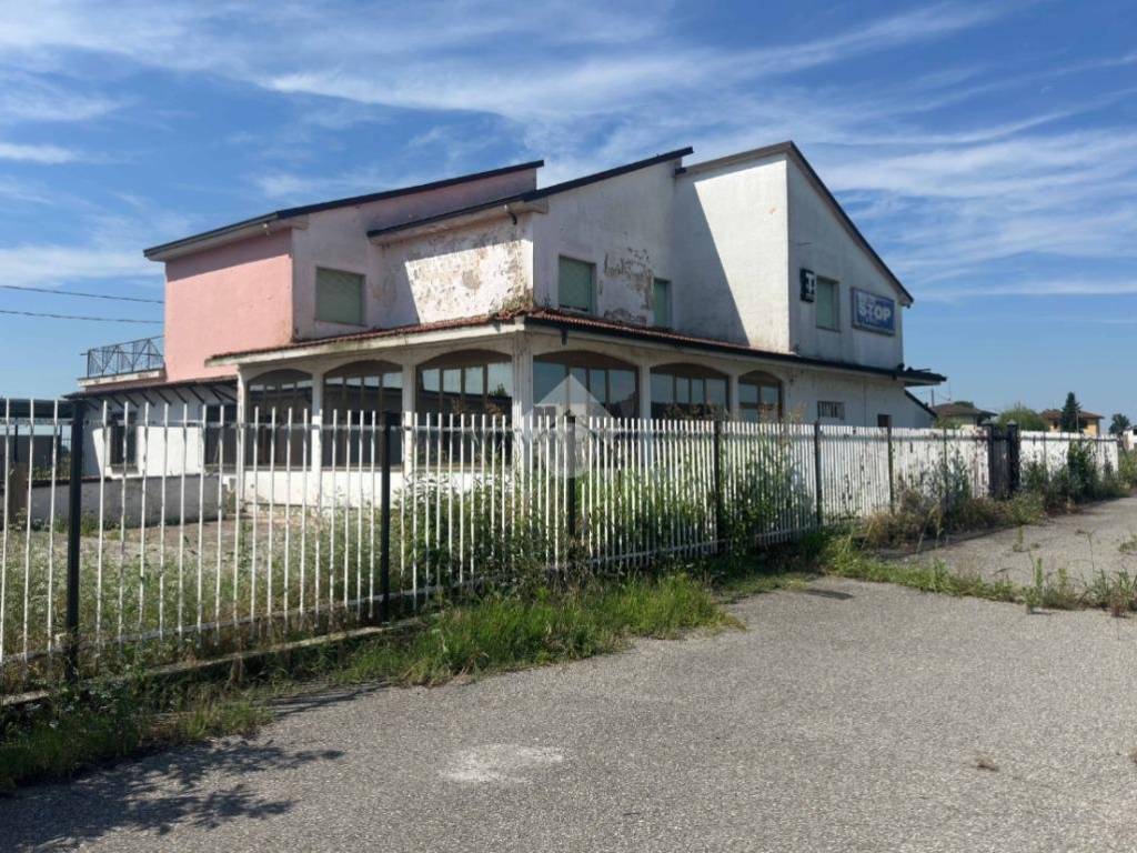 Villa a Crespiatica in Strada Statale 235, 6 - Foto 3