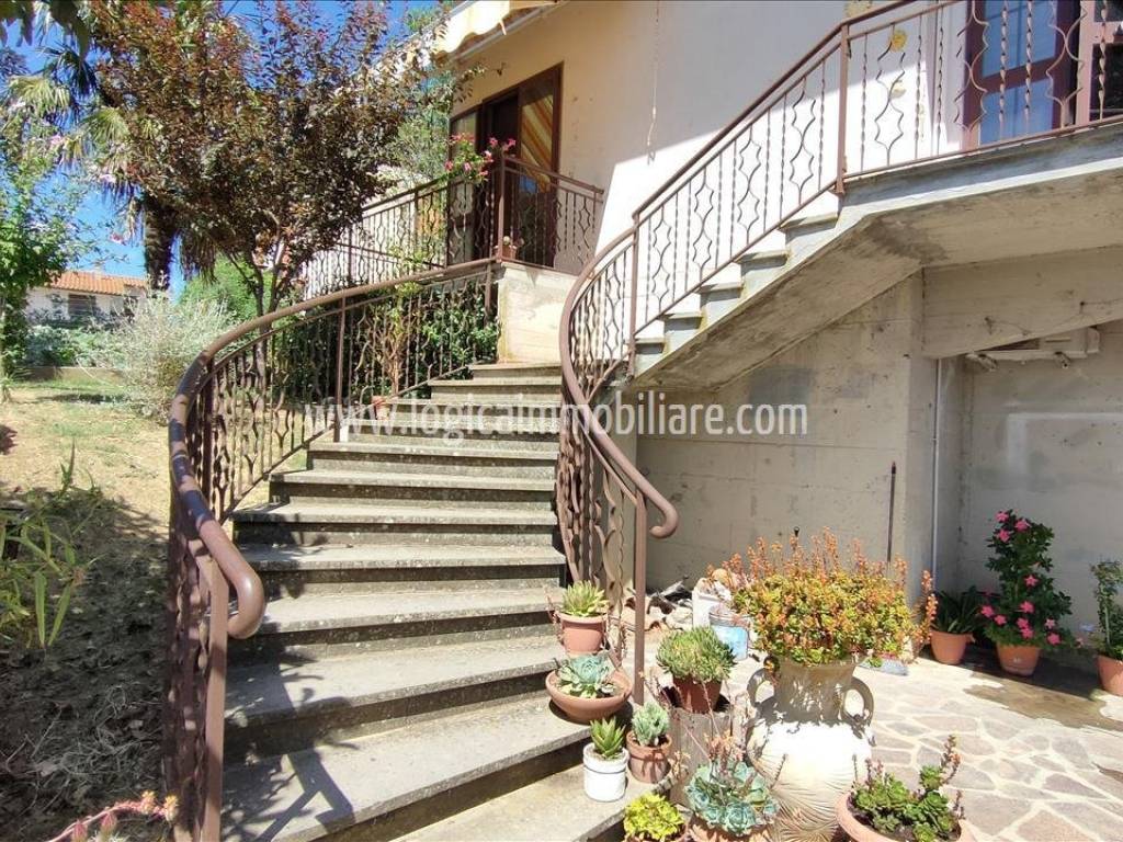 Villa a Castiglione del lago in Via dei Partigiani - Foto 5