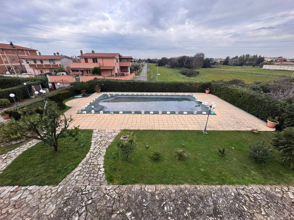 Villa a Aprilia in Via Sacco - Foto 2