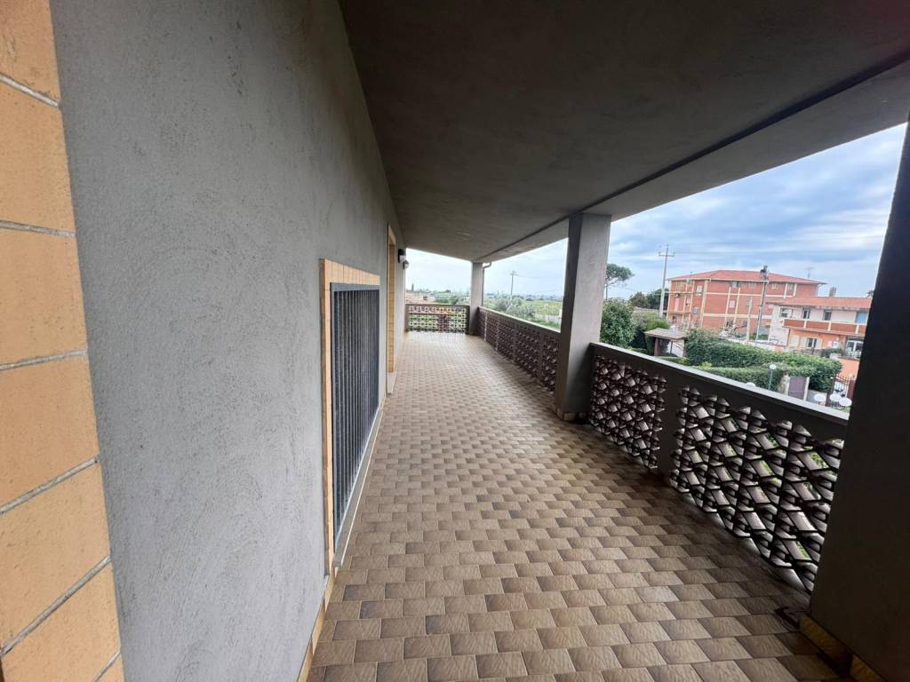 Villa a Aprilia in Via Sacco - Foto 5