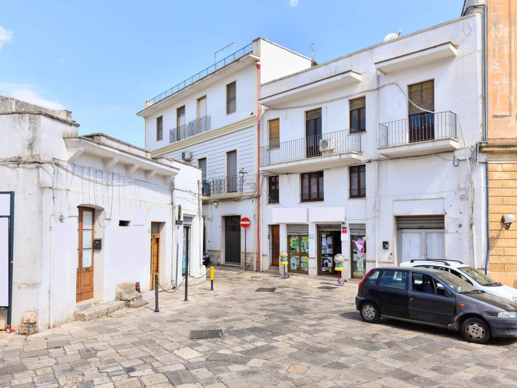 Palazzo / stabile a Campi salentina in Piazza Libertà - Foto 2