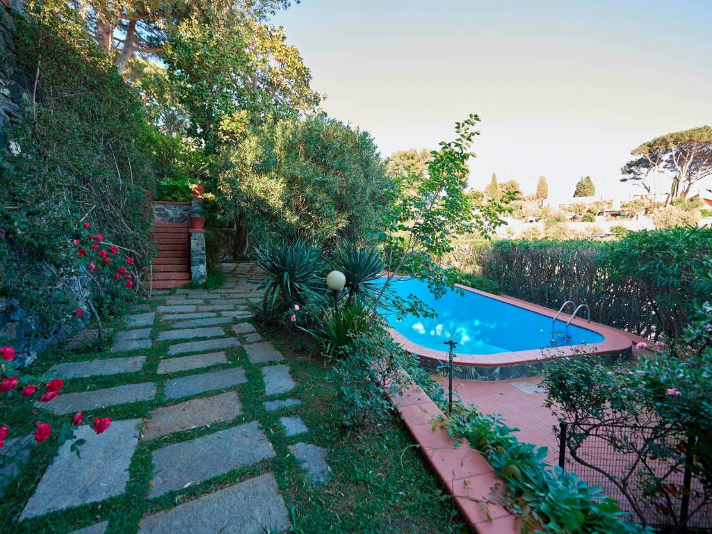 Villa a Albisola superiore in Via alla Torre - Foto 2