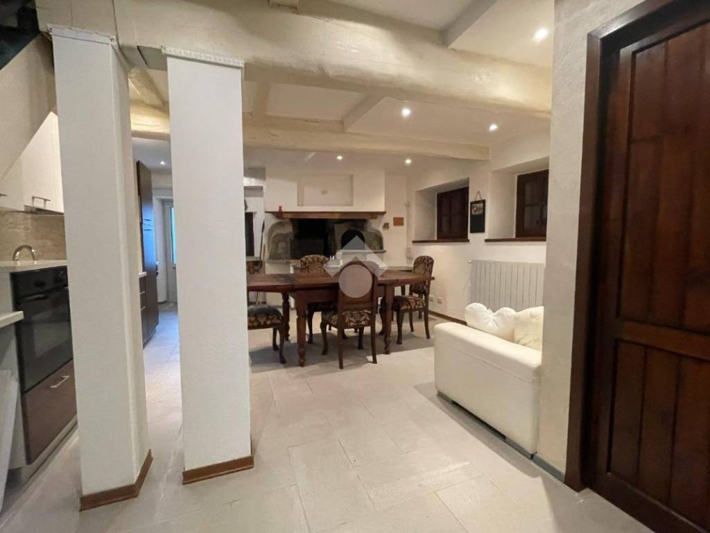 Appartamento a Cadegliano-viconago in Via Francesco Monico - Foto 2