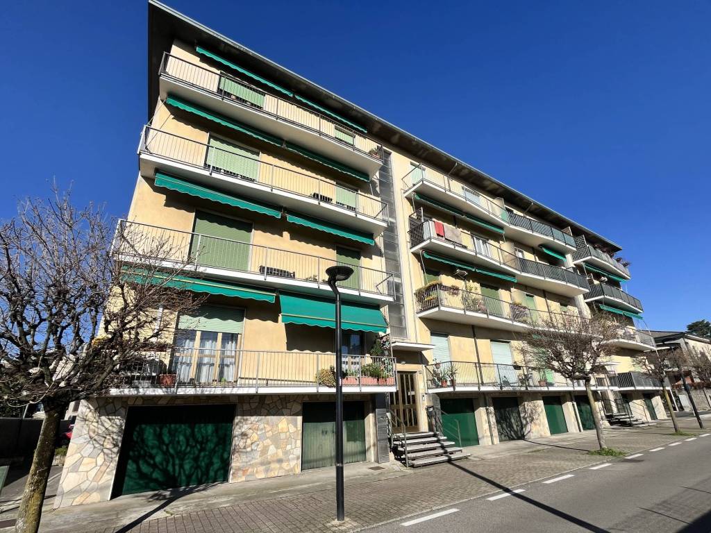Appartamento a Gorla minore in Via San Giovanni Bosco, 41 - Foto 2