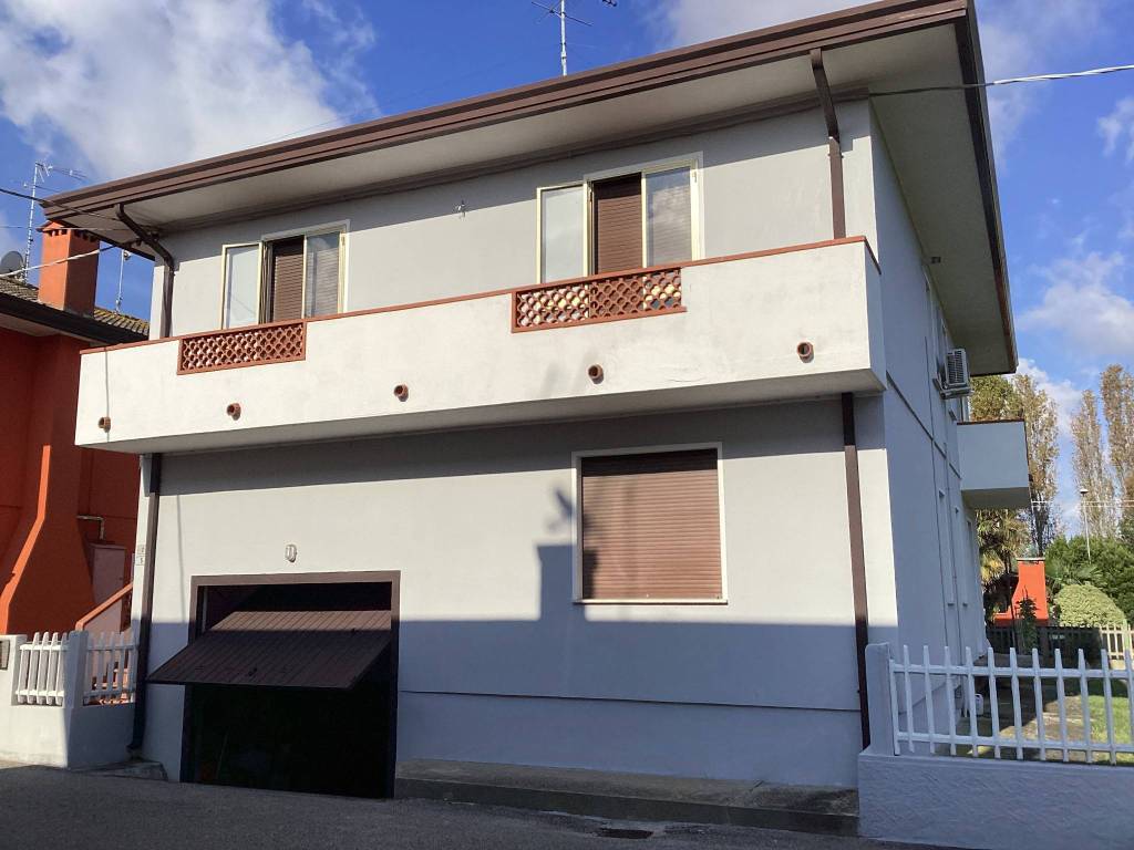Villa a Porto tolle in Via Cesare Pavese, 7 - Foto 2