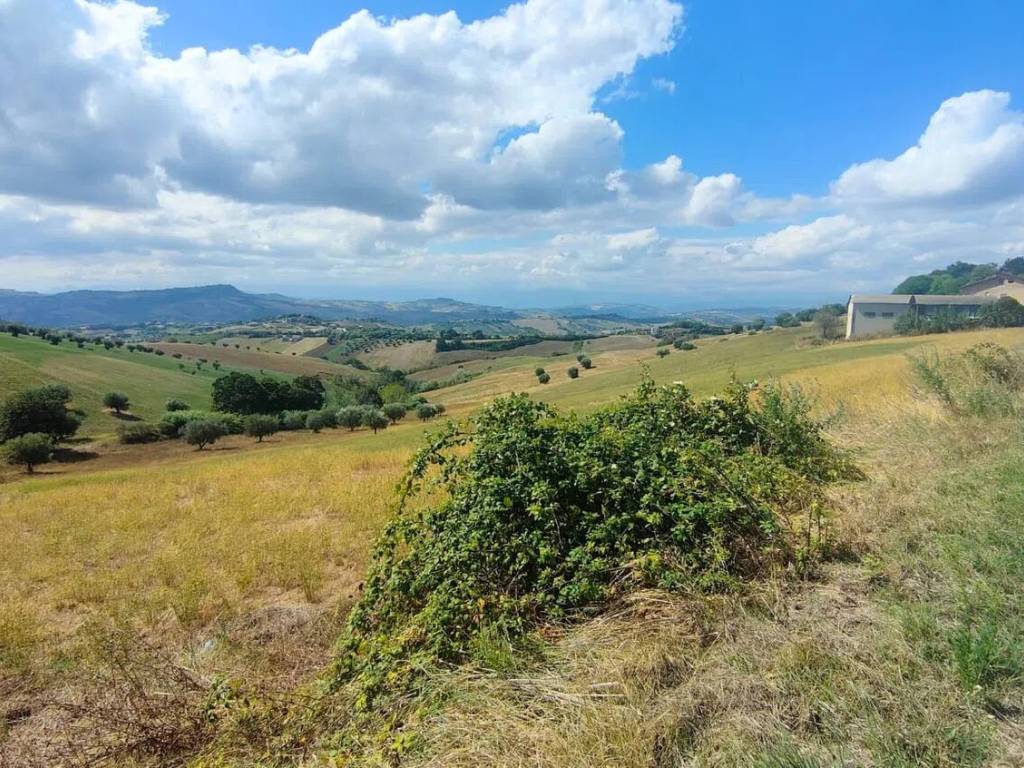 Terreno a Bellante in Via Colle Izzano - Foto 3