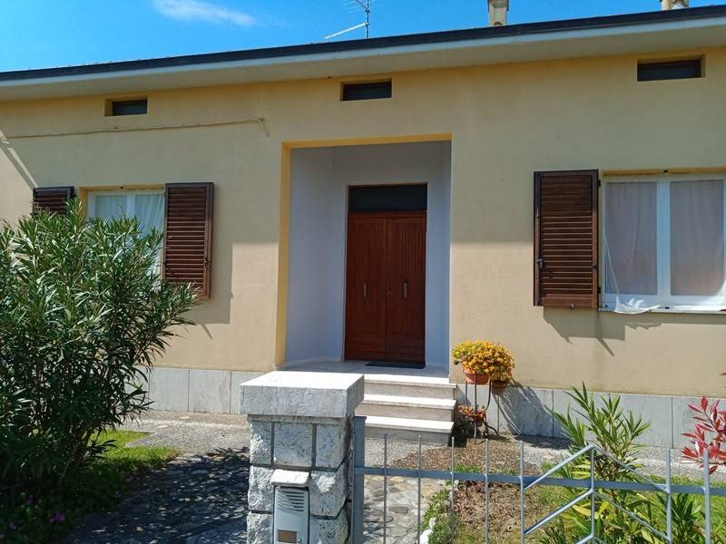 Villa a Castiglione del lago in Via Bassa - Foto 3