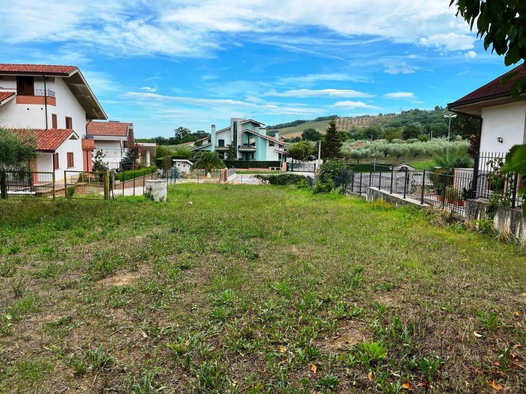 Terreno a Montorio al vomano in Contrada Villa Maggiore, 46 - Foto 2