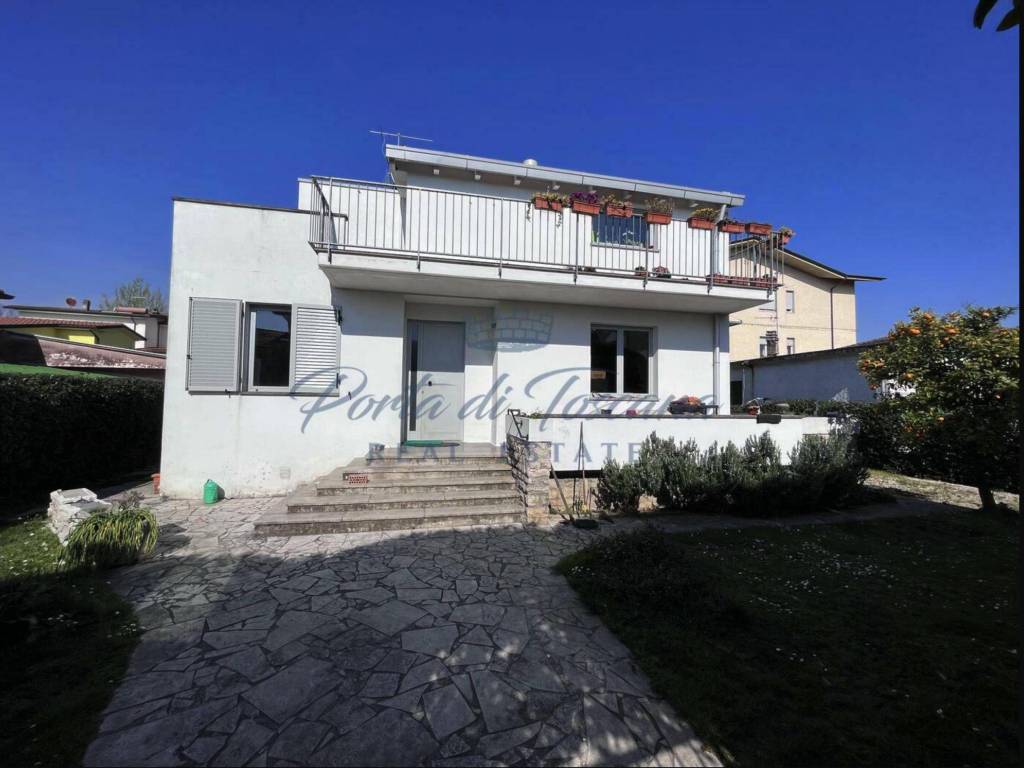 Villa a Pietrasanta in Via Umbria, 1 - Foto 2