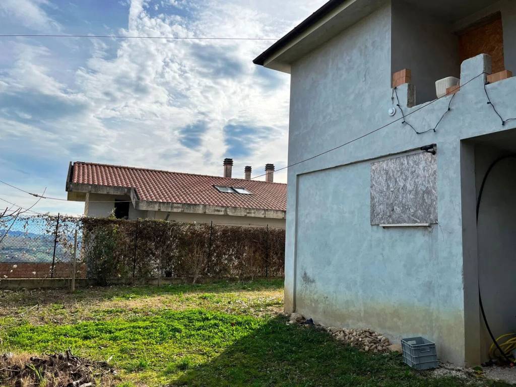 Villa a Teramo in Sciusciano S.N.C. - Foto 4