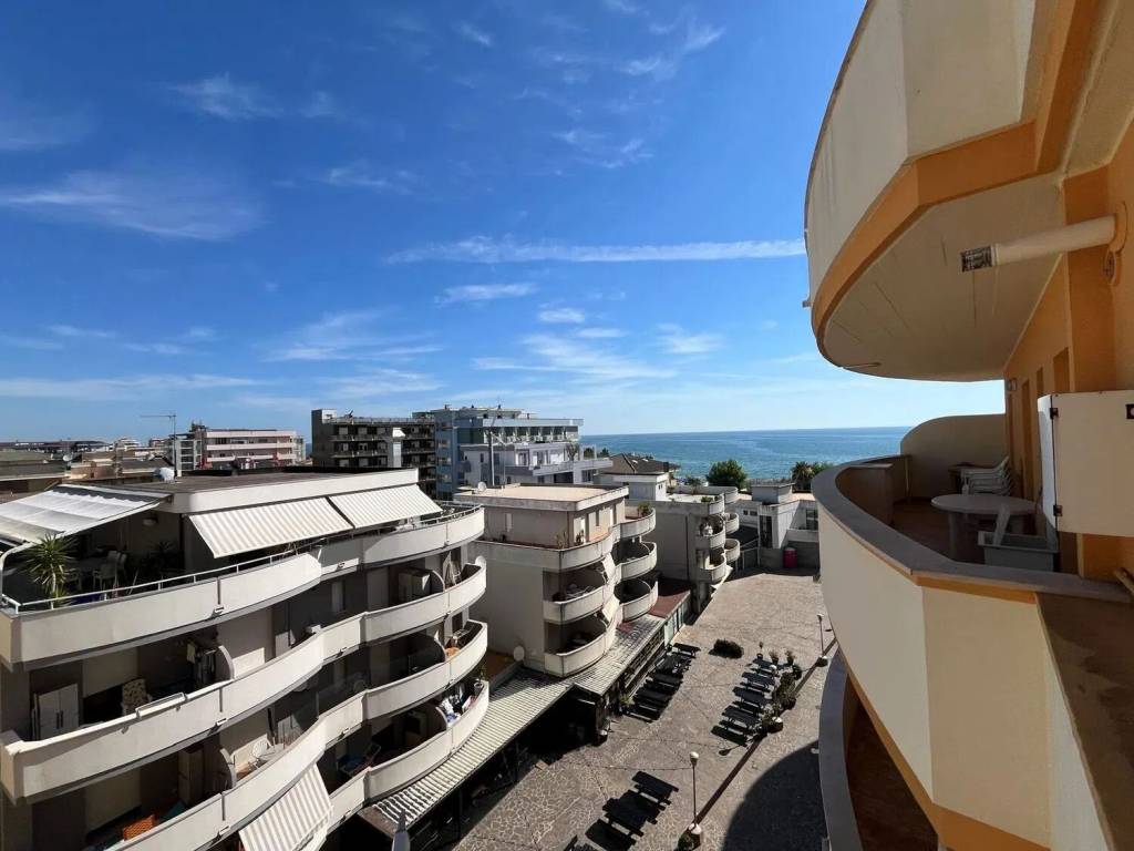 Appartamento a Alba adriatica in Viale Guglielmo Marconi, 132 - Foto 2