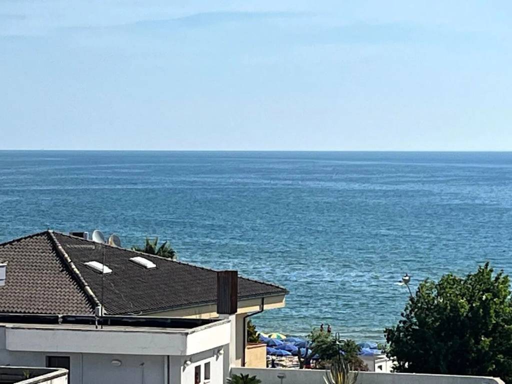 Appartamento a Alba adriatica in Viale Guglielmo Marconi, 132 - Foto 3