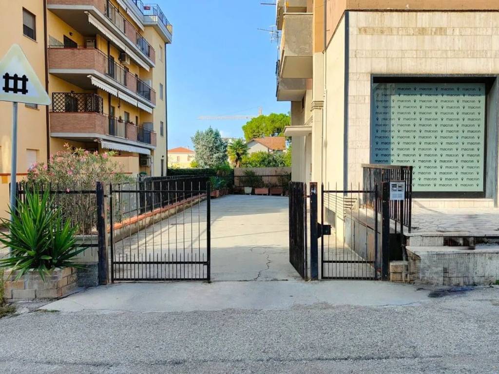 Appartamento a Teramo in Via Alcide De Gasperi, 1 - Foto 2