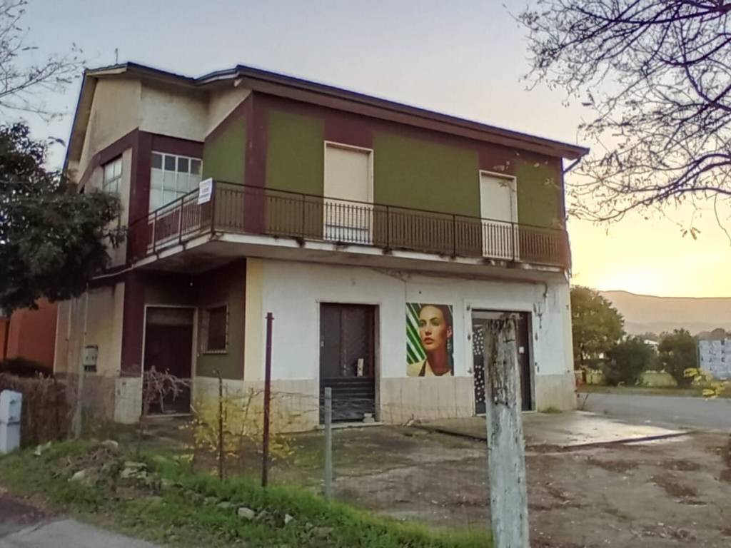 Casa indipendente a Ceprano in Via Campo di Cristo - Foto 2