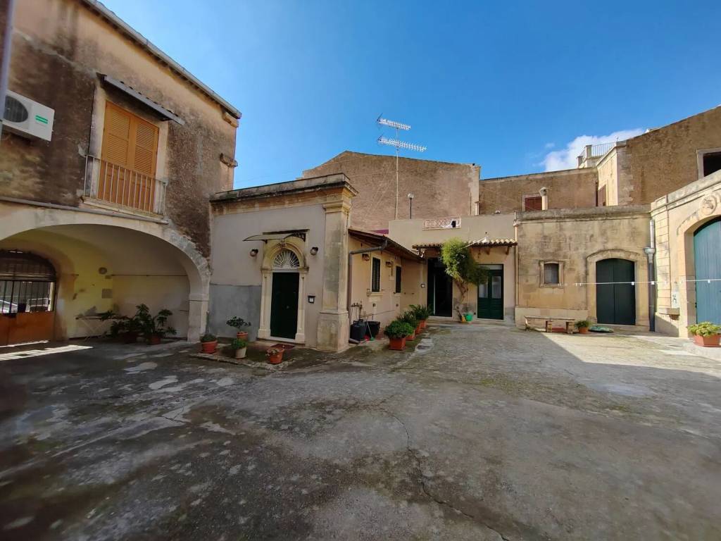 Villa a Avola in Piazza Teatro, 24 - Foto 2