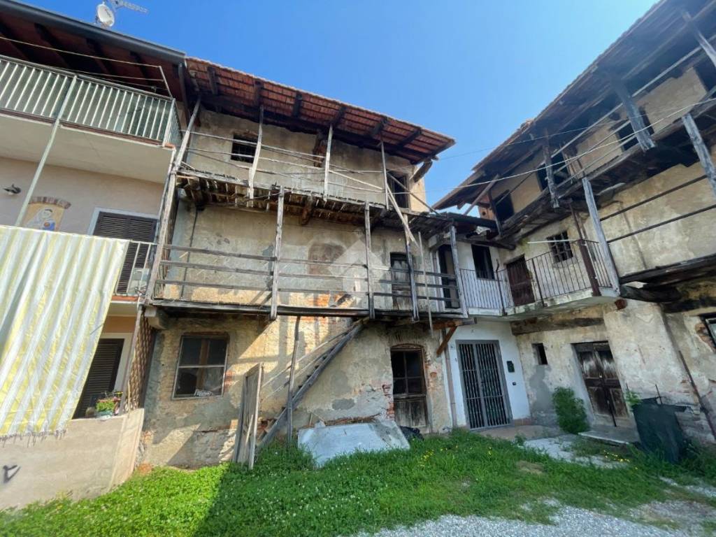 Casa indipendente a Fontaneto d'agogna in Via S. Ambrogio, 9 - Foto 1