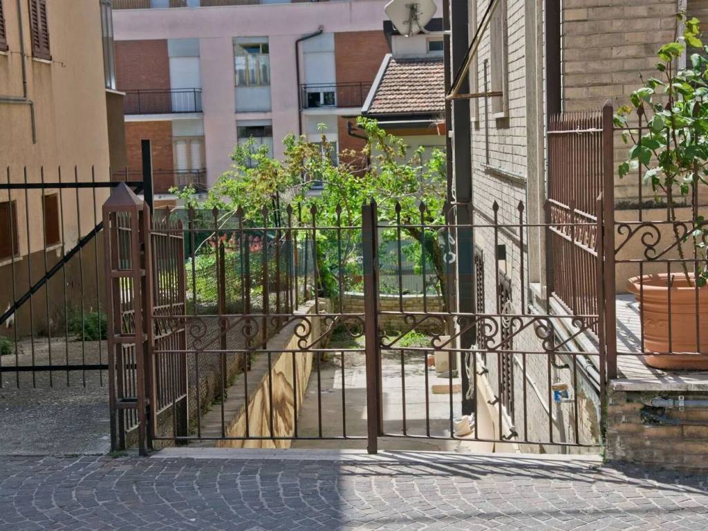 Appartamento a Fermo in Via Augusto Murri - Foto 3