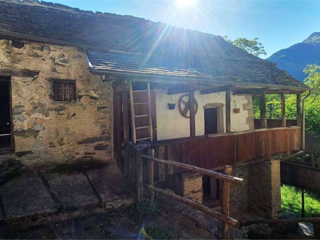 Rustico / casale a Calasca-castiglione in Località Ielmala, snc - Foto 2