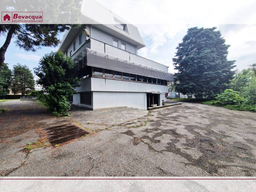 Immobile a Caronno pertusella in Viale Cinque Giornate, 1815 - Foto 3