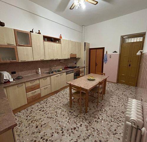 Palazzo / stabile a Trinitapoli in Via Mons. M. Vincitorio 3 - Foto 2