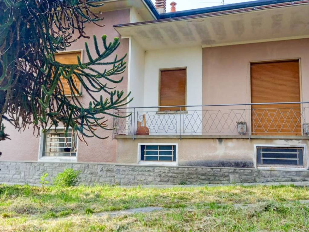 Villa a Jerago con orago in Via Cristoforo Colombo, 2 - Foto 3