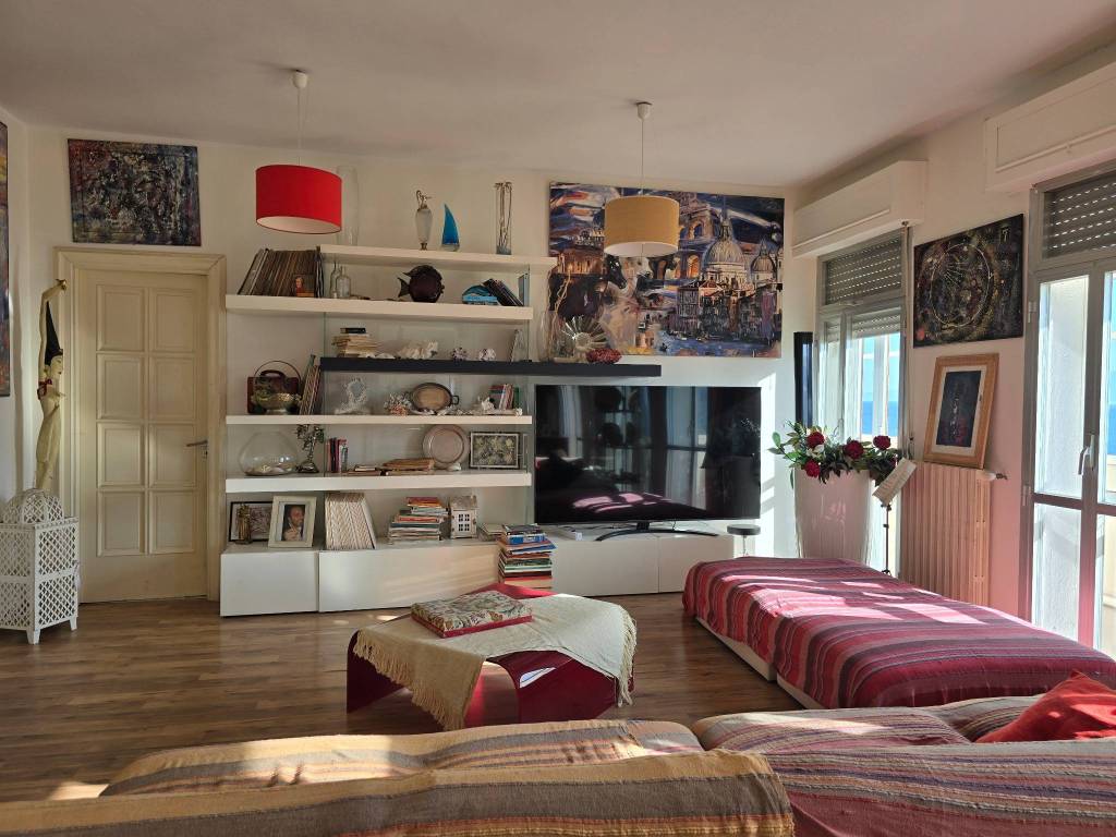 Appartamento a Catanzaro in Via Enrico Aristippo, 16 - Foto 2