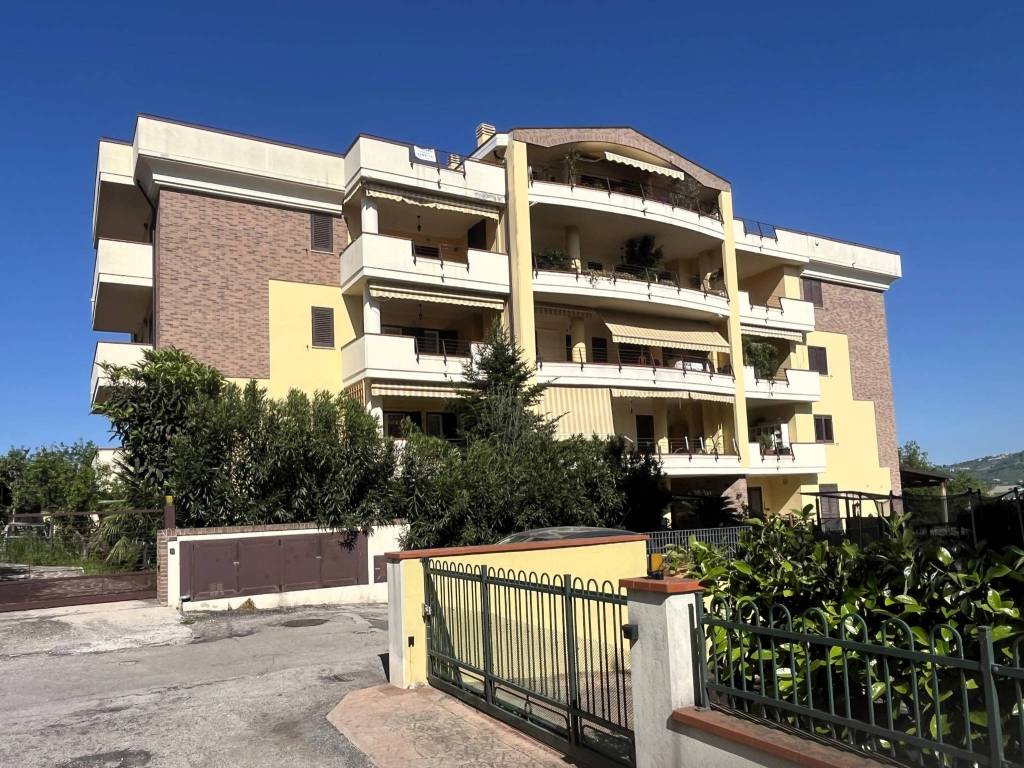 Appartamento a Teramo in Via Silvio Gambini, 22 - Foto 2