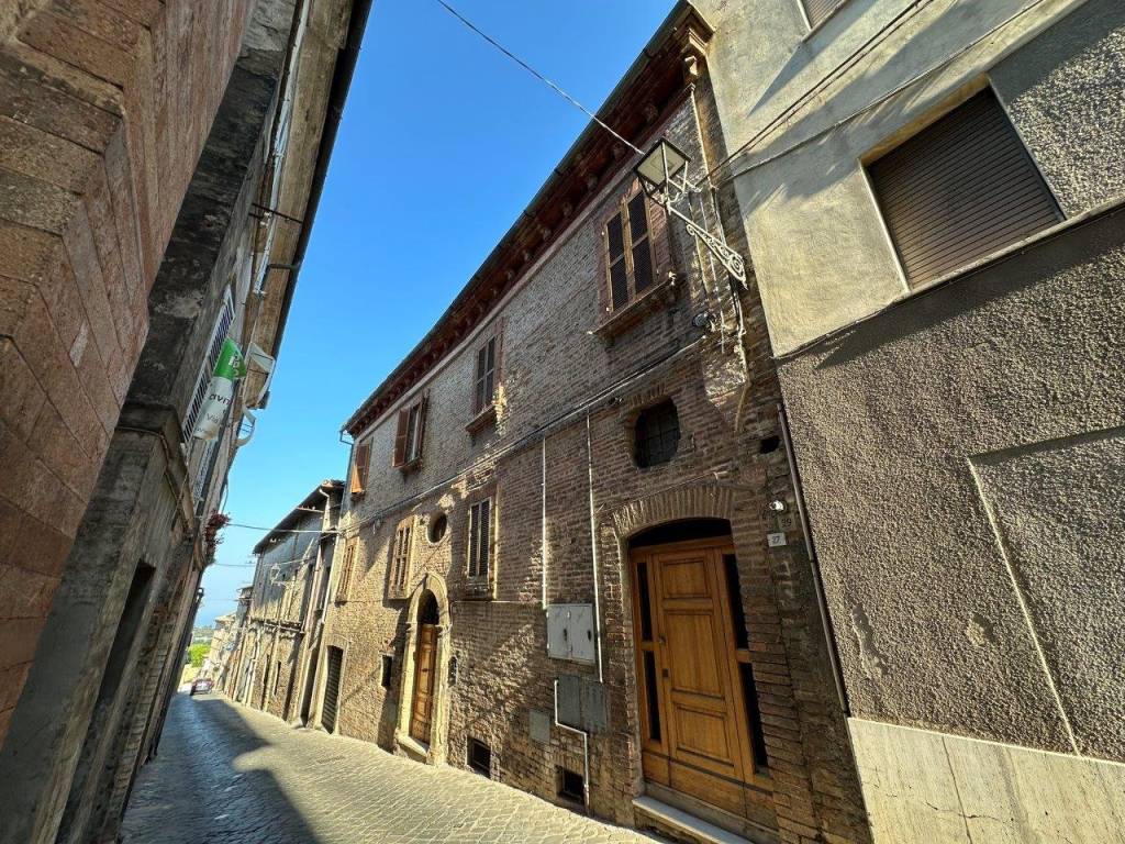 Appartamento a Civitanova marche in Via Francesco Oberdan, 27 - Foto 2