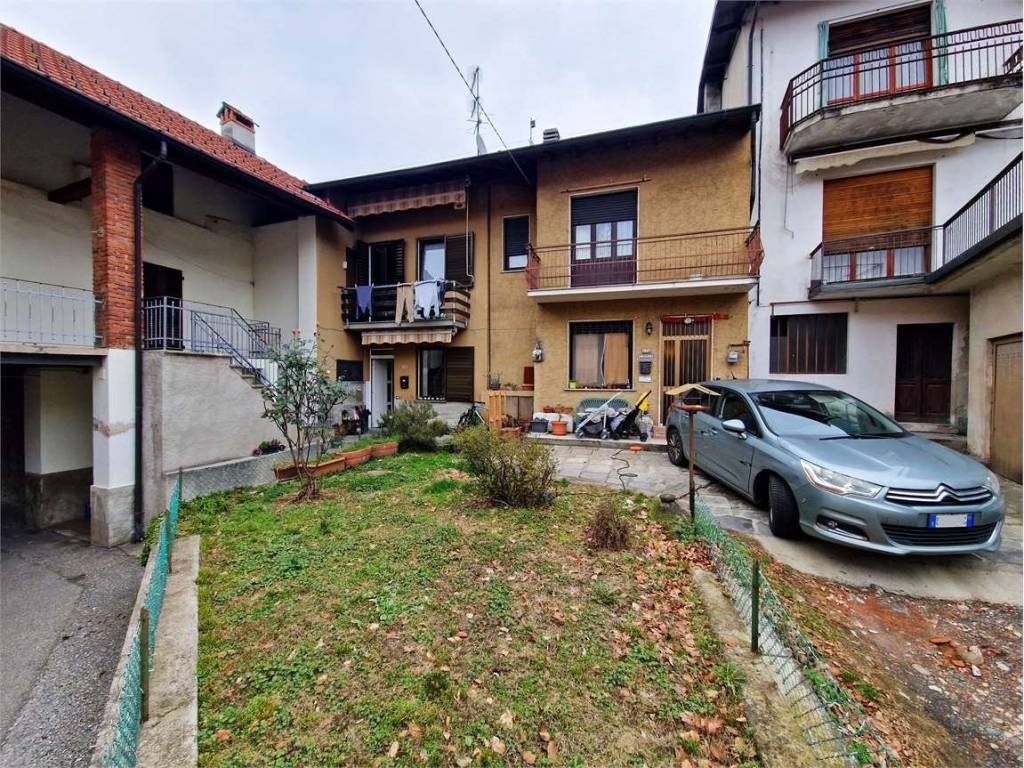 Casa indipendente a Travedona-monate in Via Chiossetto, 186 - Foto 2
