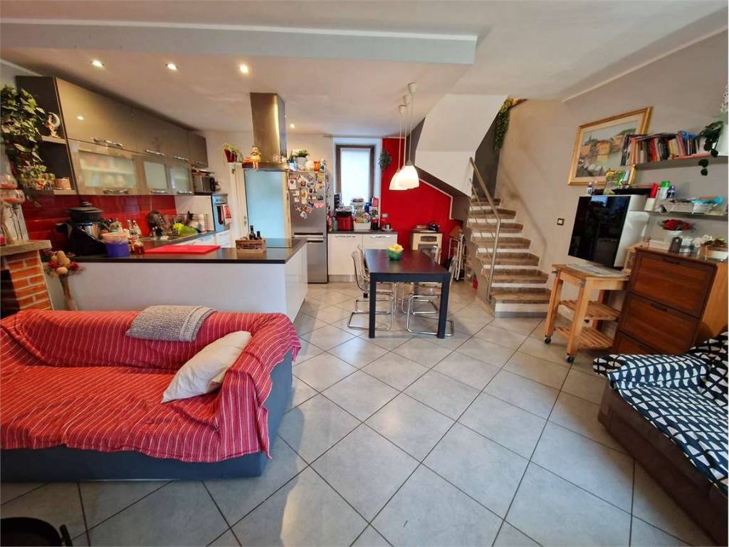 Casa indipendente a Travedona-monate in Via Chiossetto, 186 - Foto 4