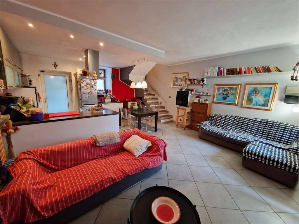 Casa indipendente a Travedona-monate in Via Chiossetto, 186 - Foto 5