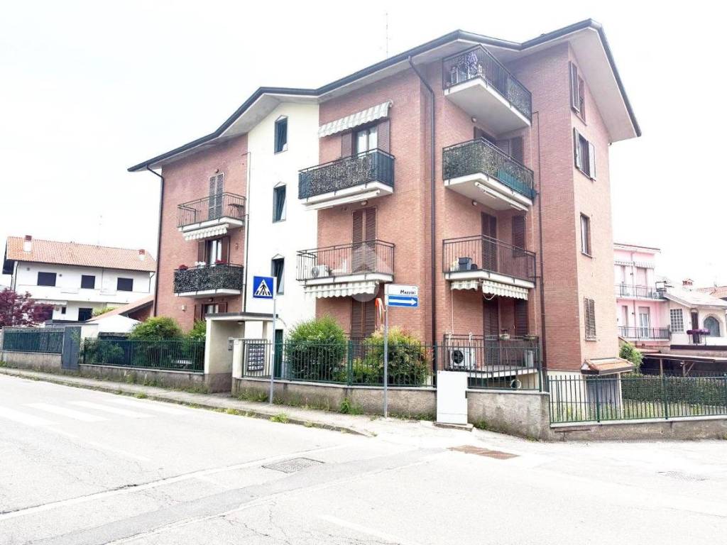 Appartamento a Gerenzano in Via Risorgimento, 27 - Foto 2