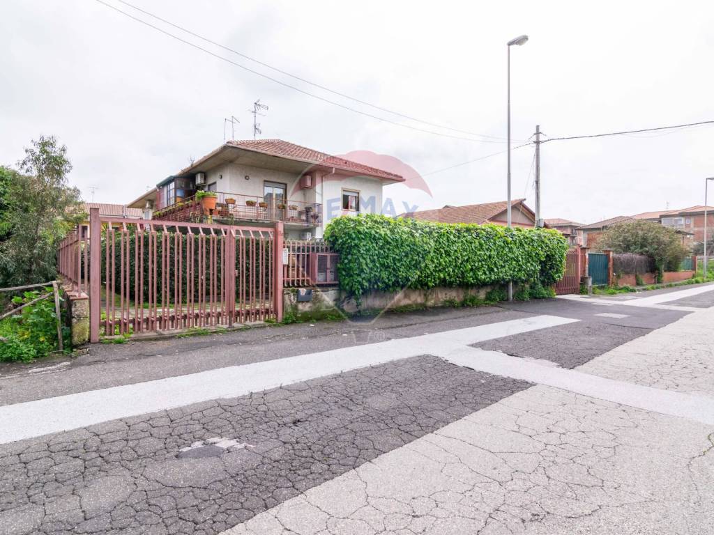 Appartamento a San giovanni la punta in Via Gaetano Donizetti, 11 - Foto 5