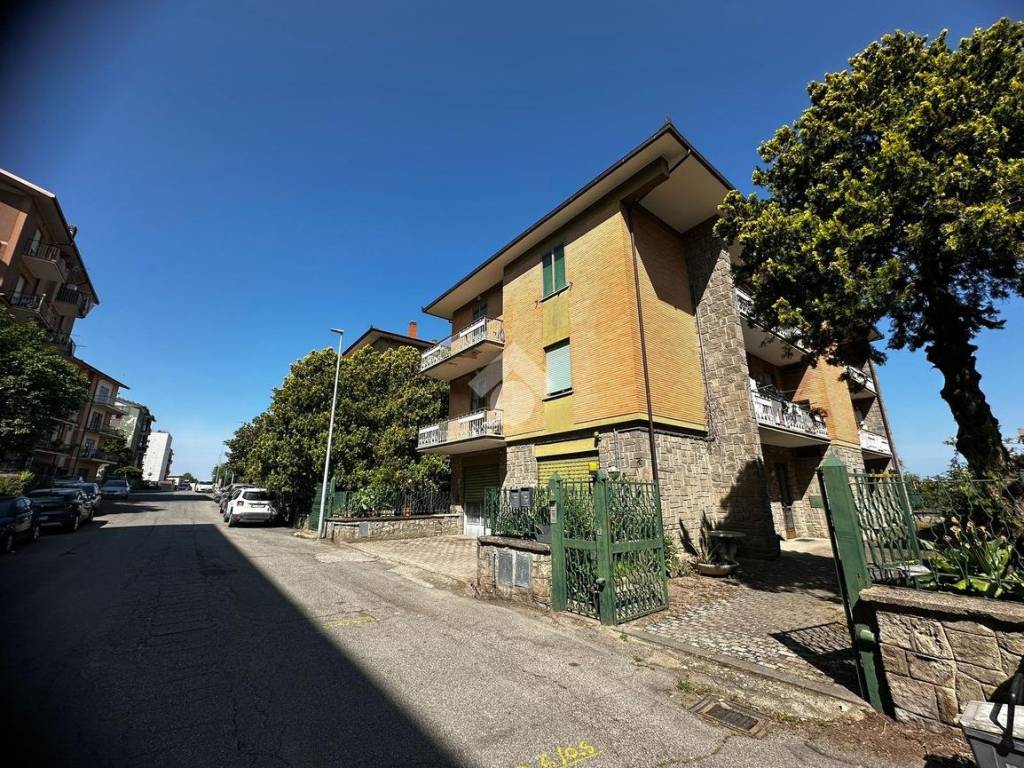 Appartamento a Viterbo in Via Gian Lorenzo Bernini, 14 - Foto 2