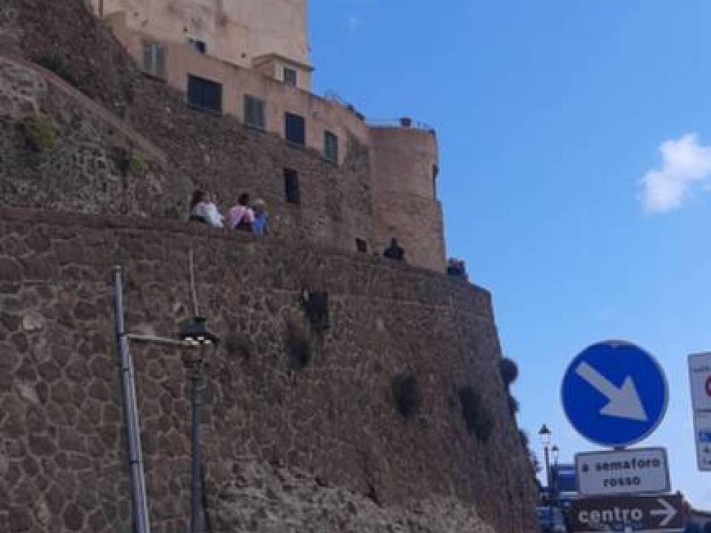 Palazzo / stabile a Castelsardo in Via Rinascita, 2 - Foto 4