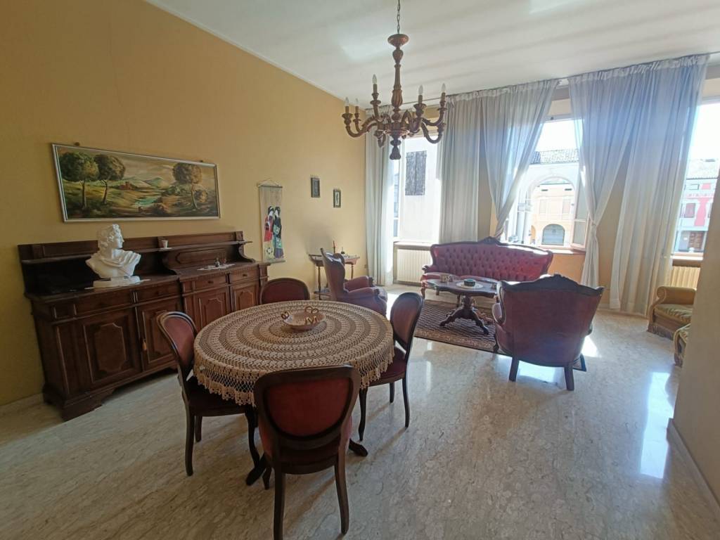 Casa indipendente a Brescello in Piazza Giacomo Matteotti - Foto 2