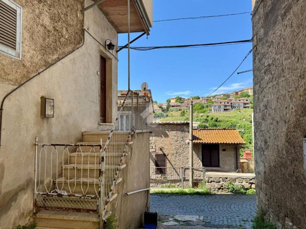 Appartamento a Caprarola in Via romeo tacchi, 56 - Foto 2