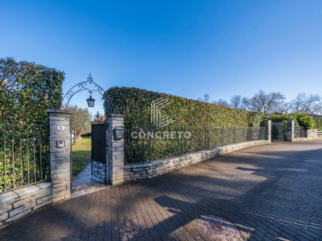 Villa a Oleggio castello in Via Monviso, 1 - Foto 2