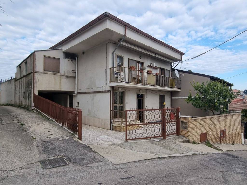 Casa indipendente a Pescara in Strada Colle Scorrano, 96 - Foto 3